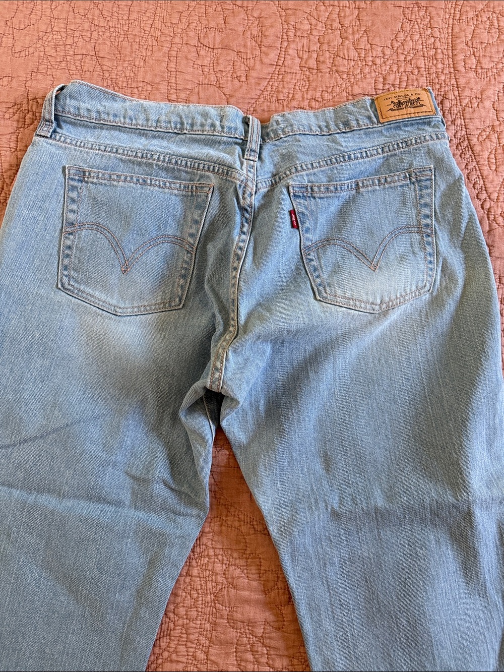 Levi's Light Blue Cropped Ankle Jeans NWOT - Picture 3 of 4